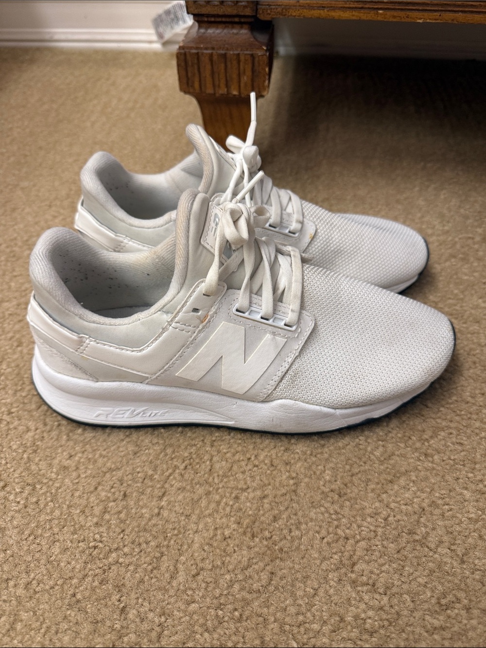 New Balance woman’s White Athletic Sneakers with Mesh Upper size7